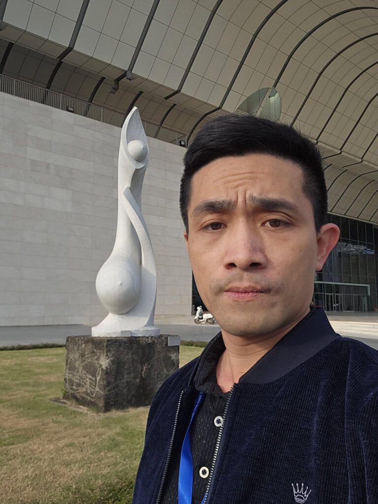 Tác giả Thomas Phan sở hữu nhãn quan chiến thuật tinh tế